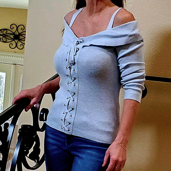 Guess cold shoulder top - Picture 1 of 4